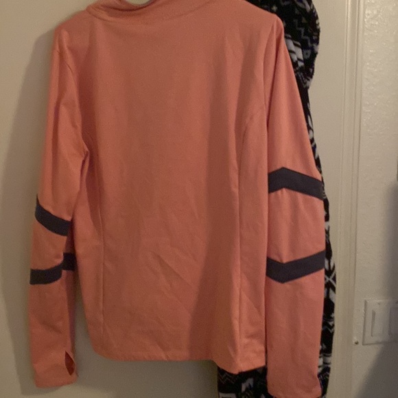 LikeNEW!!💕🌺🌸🎯👛🎊 - Picture 4 of 6